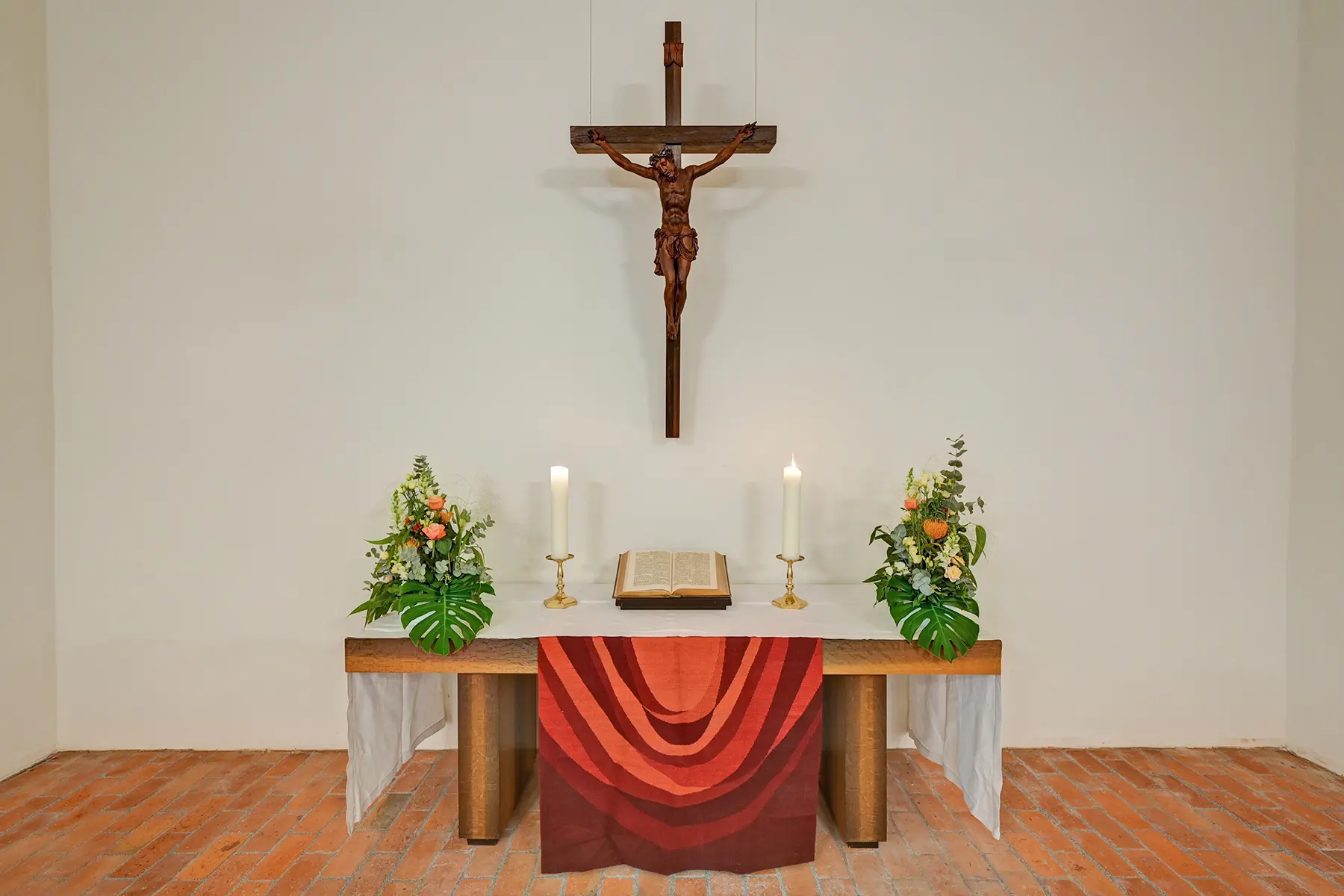 Altar in der Dorfkirche Lichterfelde am Hindenburgdamm