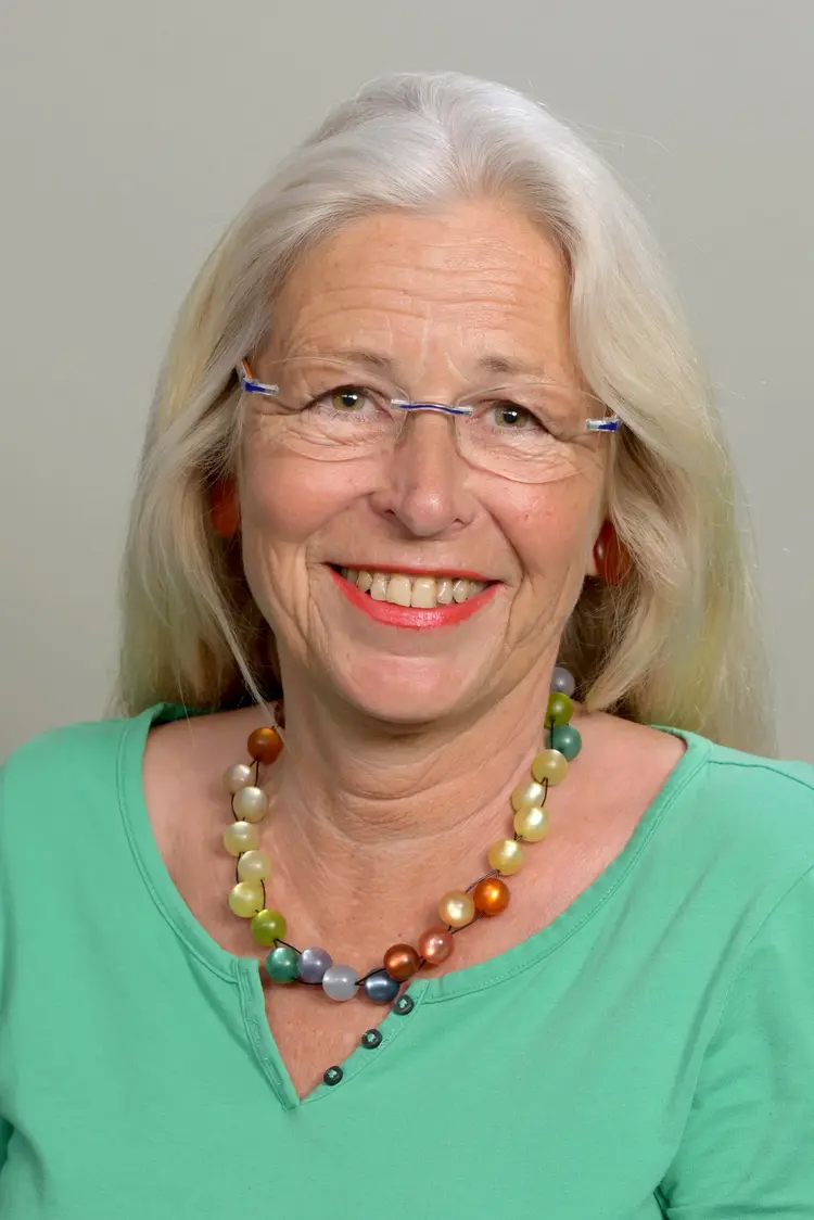 Portraitfoto Sabine Plümer